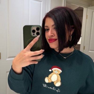 StellarChickenn's profile picture. “They’re stellar, and they’re SPECTACULAR.” Welcome Chicken Gang 🐓TCG Content & Raccoon behavior.