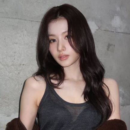 sanatozwaki's profile picture. #ILLUSOIRE | ˚₊· 𝒮𝒶𝓃𝒶 — a blossom of eternal spring, glowing beneath her destined stars ·₊˚