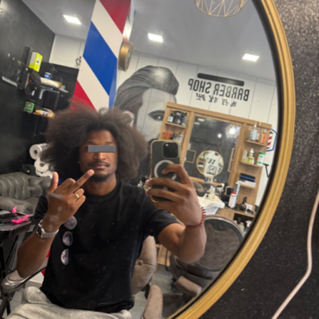 LeYele_20's profile picture. 