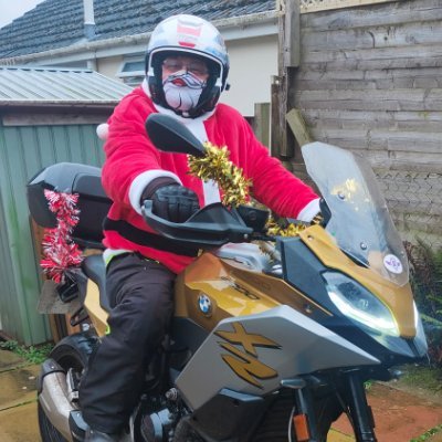 fcfanboy's profile picture. Powered by Electrons • ⚡🏍 enthusiast • Dorset EVs FB group admin • #StopBurningStuff