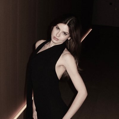 angelilli_'s profile picture. i tweet alot 🤓✨