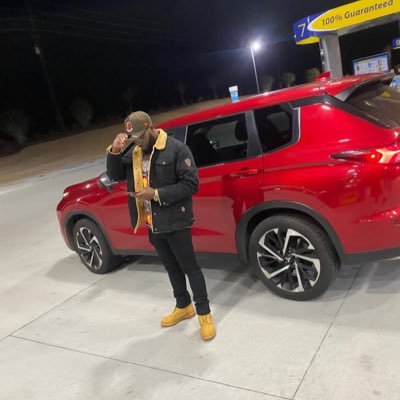 Dee_Investor1's profile picture. God First ✝️ | Serial Investor 📈  | IT Consultant 🧑🏾‍💻| Entrepreneur 💼 | Risktaker 🎲