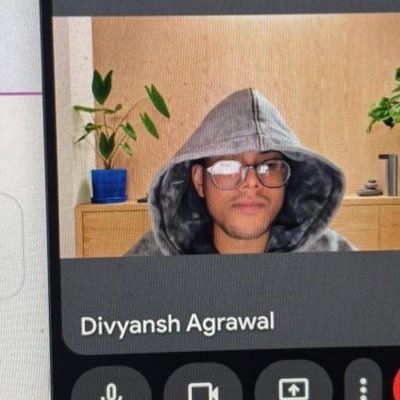 dihhvyanssh's profile picture. Bookie | creative director | posting abt my recent obsessions