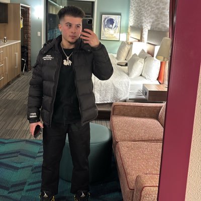 legendaryrich3's profile picture. 1.75K+ YT SUBSCRIBERS 📈 | WMU🐴 Grad | #LLS 🌹🕊️#LLK ❤️‍🩹👼🏼