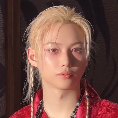 fallinbacktolix's profile picture. #FELIX: life is a banana | dracarys | keery | wakanda forever | they/he/she | ACAB | 24 | cosplayer | free 🍉 | satosugu | SKZ OT8 | art: @mikdoodle