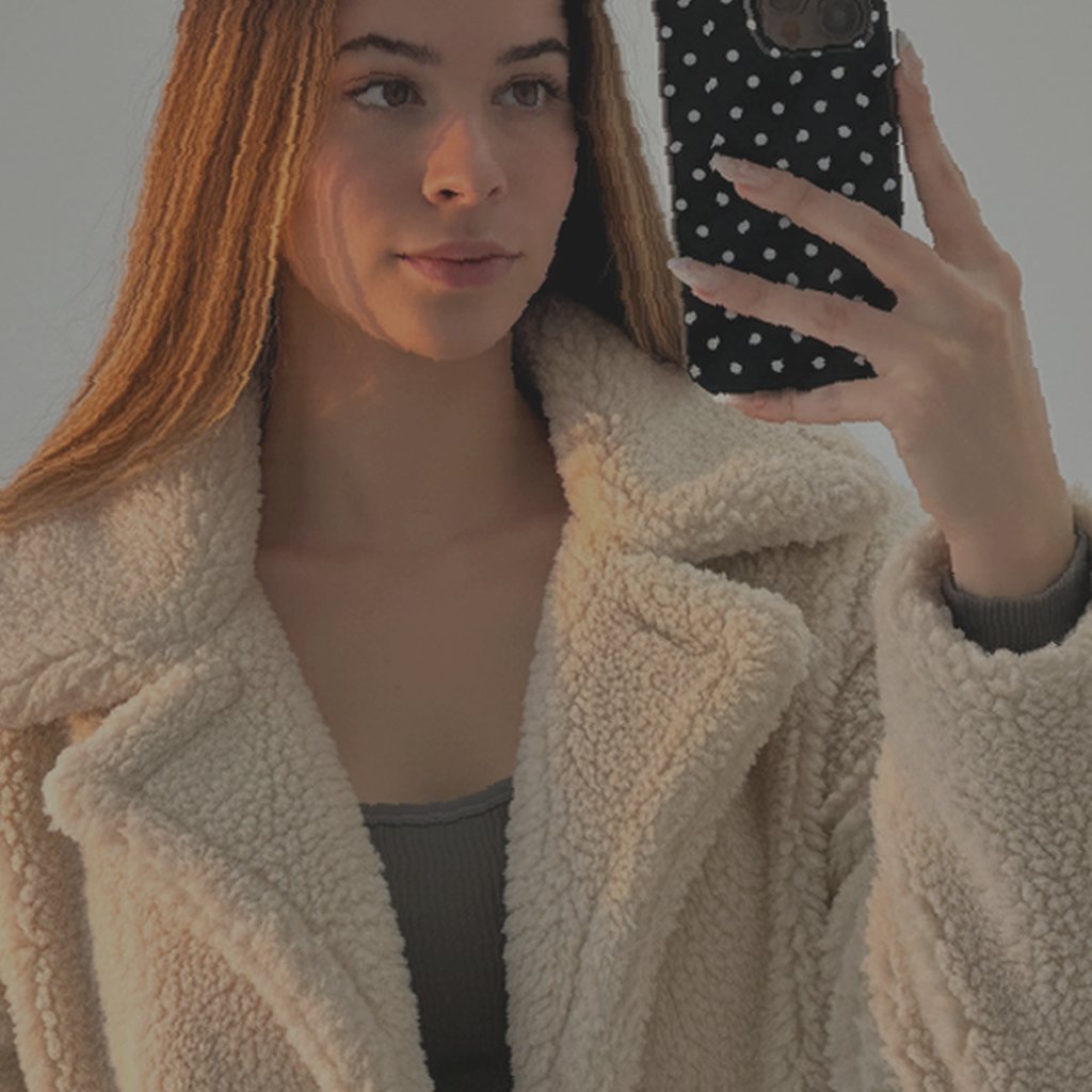 pearl_zoe76's profile picture. doing hot girl shit like crying in the shower and eating cheese at 2am. we stay unbothered tho