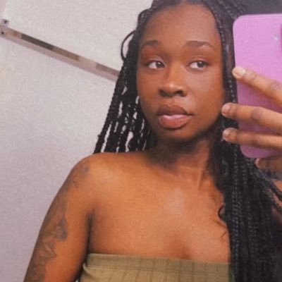 crownmenayaaa's profile picture. 