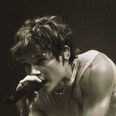 alligatorstears's profile picture. FR/EN • omrtwt • hrtwt