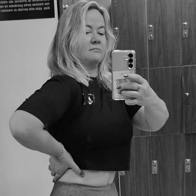 IvoneMa84158799's profile picture. Cada sonho que você deixa pra trás, 
é um pedaço do seu futuro que deixa de existir 🦋💫(SJ)

Não ❌️porno❌️DM❌️listas