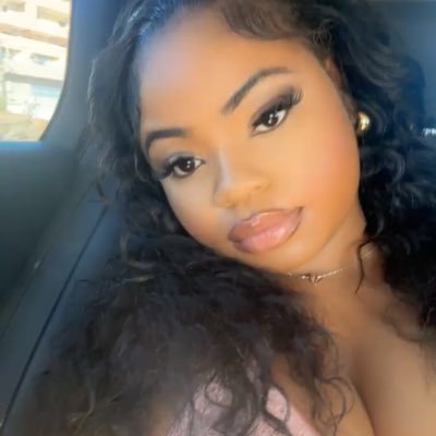 petitemayx's profile picture. ᥫ᭡