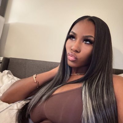 1moomoo_'s profile picture. 