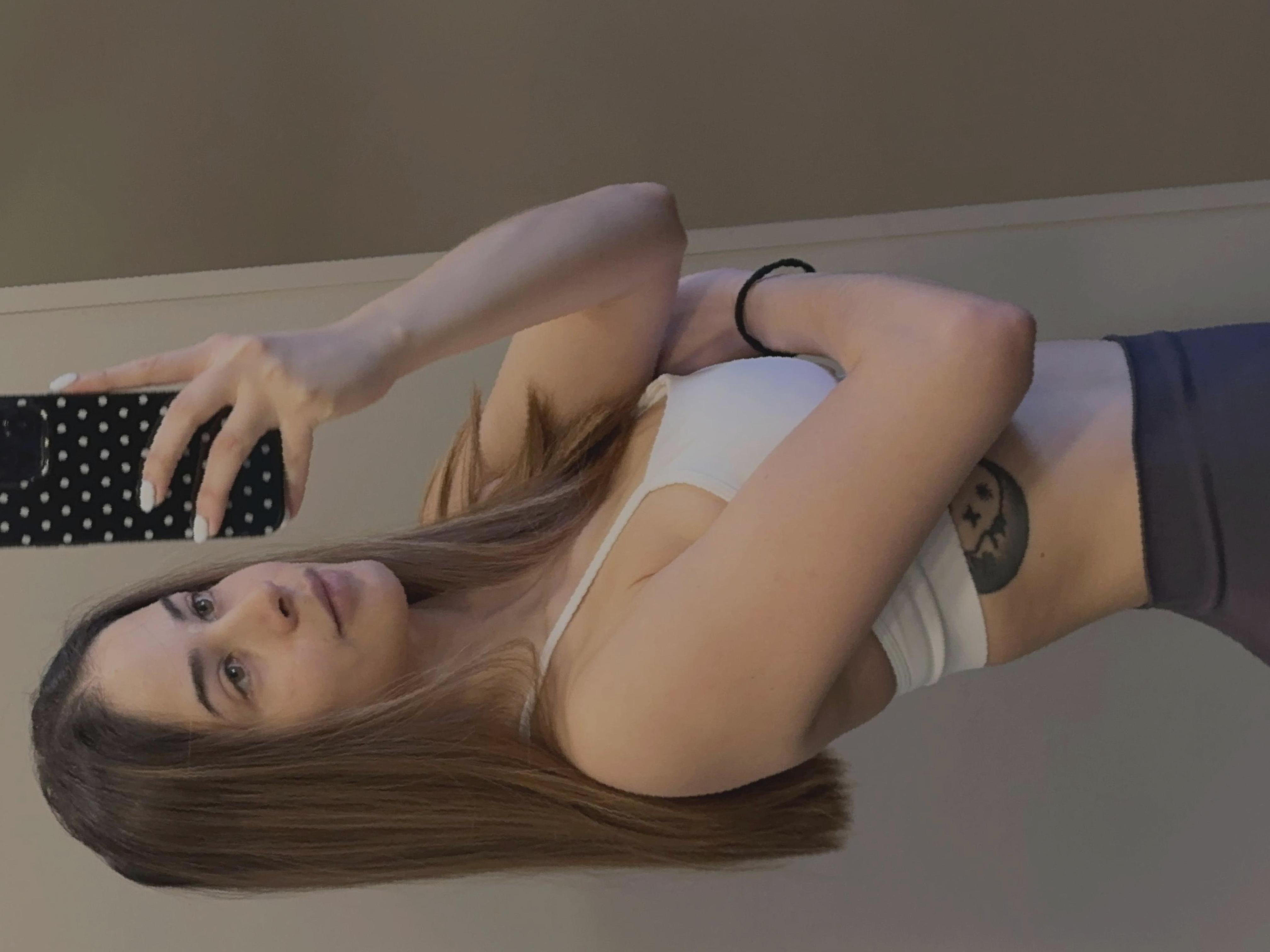 xozoexo95's profile picture. hot mess but cute