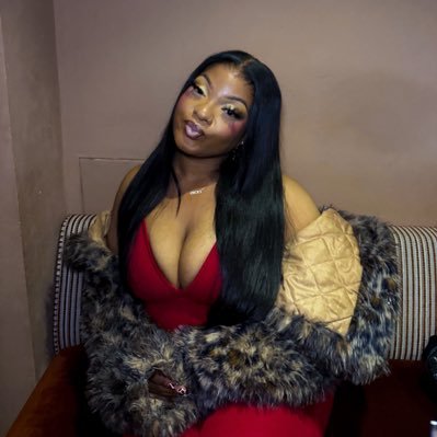 pinkolate_'s profile picture. digital creator with her wahala featured in @cosmopolitanuk @culturecustodian @yahoo @metrouk (I have 2 degrees 😛)