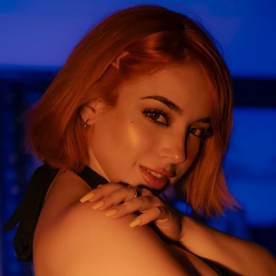 serinide's profile picture. i cosplay & yell about video games ✦ alt: @webegga