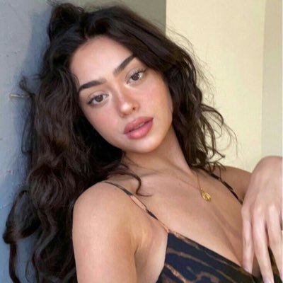 iliryanvi's profile picture. nessian forever