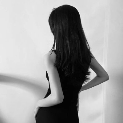 Selena_s3cr's profile picture. Calm, wise, serene, peaceful, gentle, bright, loving, soft 🌟