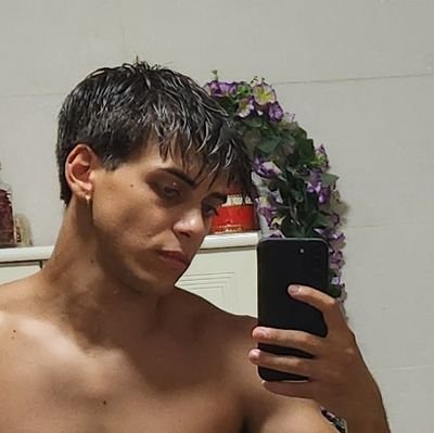 callmeale_9's profile picture. think different.