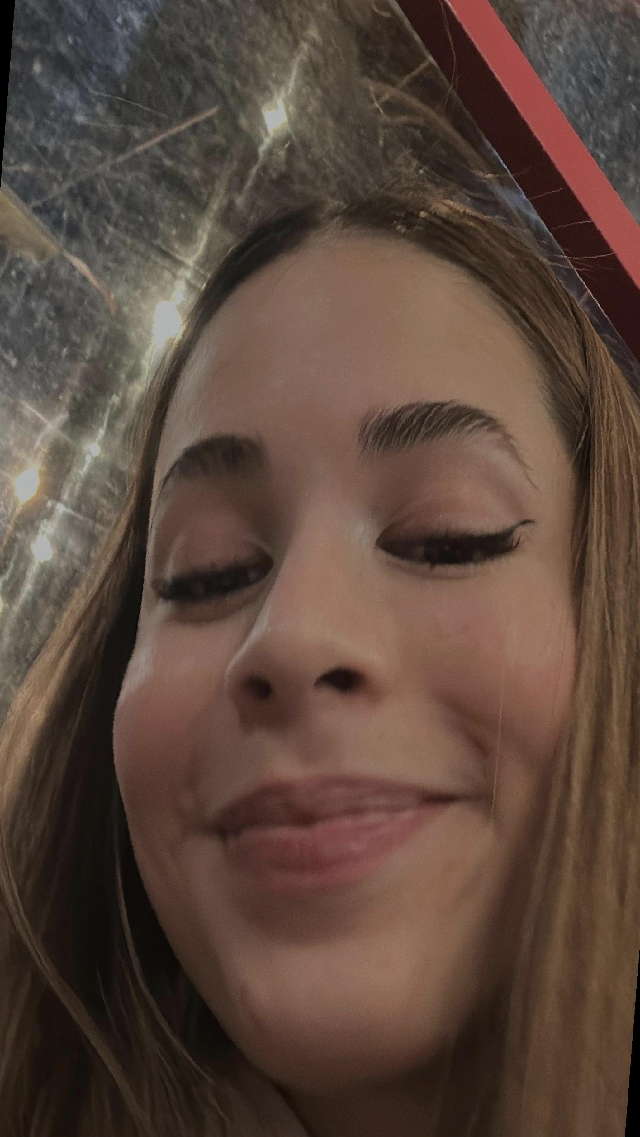 xozoexo12's profile picture. hot mess but cute