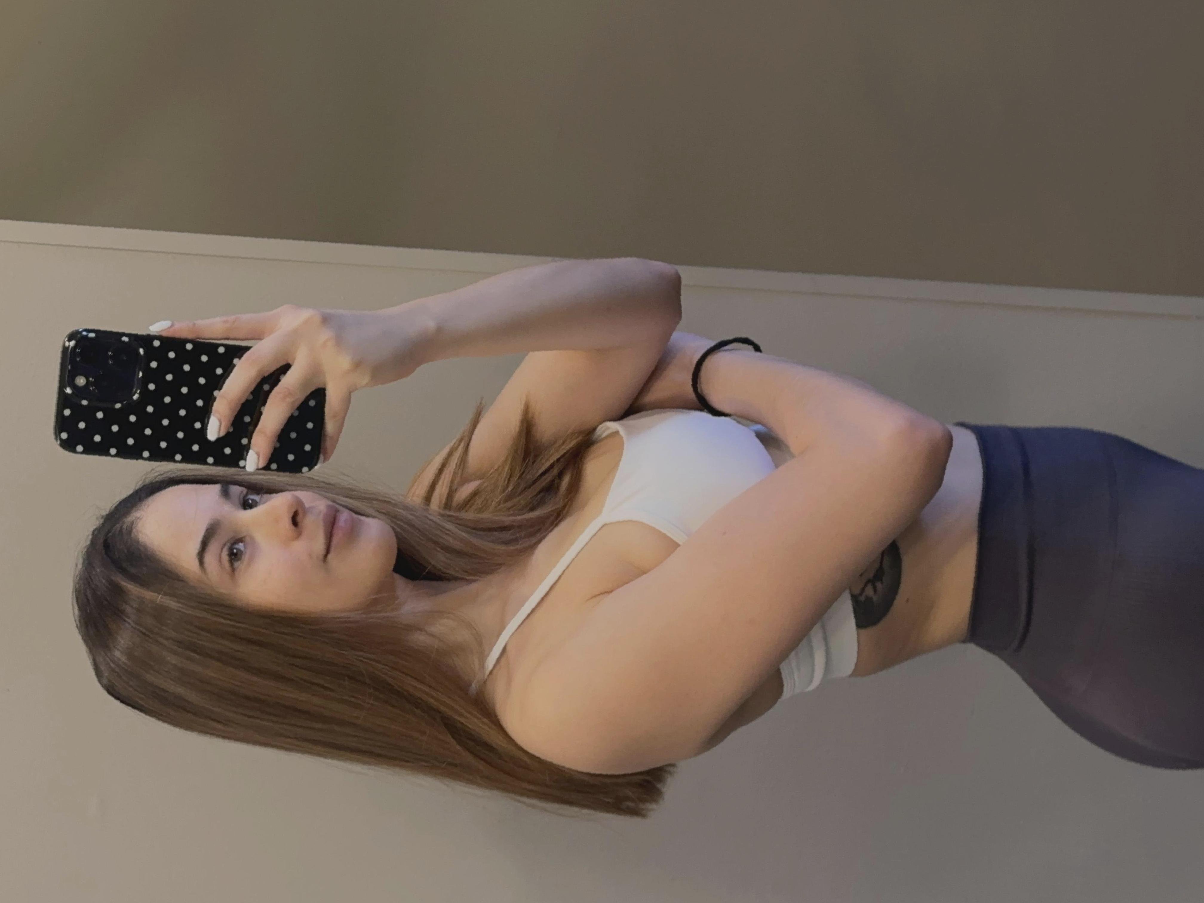 zoetx98's profile picture. wine enthusiast