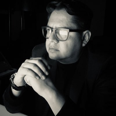 Albert_locutor's profile picture. Viajo🛫, sonrío fácil😁 pienso fuerte🧠 Popero de corazón🎧 No explico, solo fluyo😉 Papá de Fer y San⛩️👾 Pumas (por papá y mamá) y 49ers. Locución y Doblaje🎤