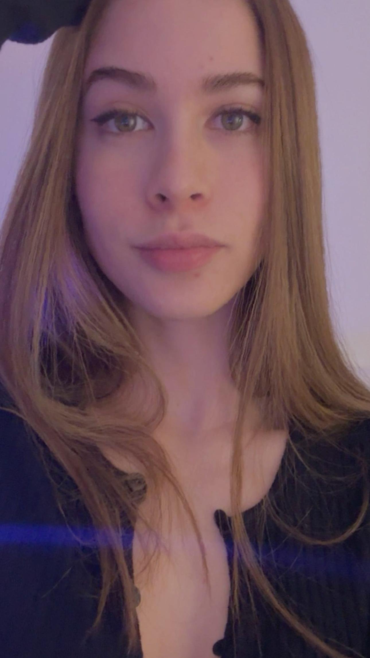 zoe_nyc84's profile picture. chaos coordinator