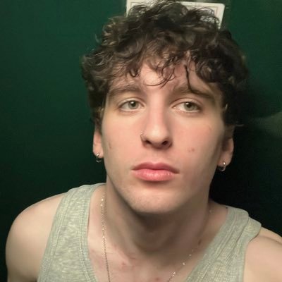 ivanb__'s profile picture. Amante de Billie Eilish. Hincha de Boca y de Djokovic