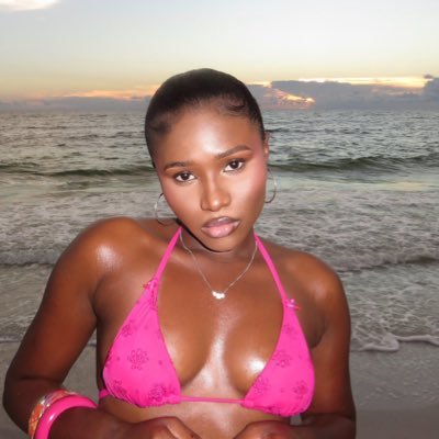 MsPinkstarr's profile picture. Sample size doll ✩ Fashion👗