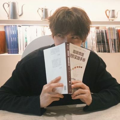 penulisastra's profile picture. buy books fast, read books slow #booktwt #studytwt #meliareads || jurusan pendidikan