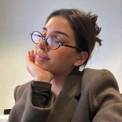 1iTeacher's profile picture. شخصية مشهورة غامضة و ملكة التأثير | كود فلاورد نواف