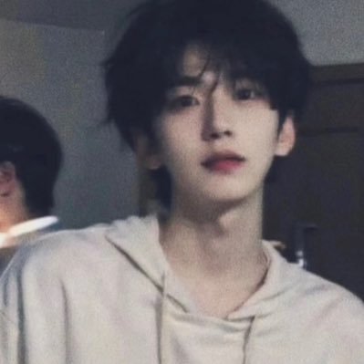 Ekko0520's profile picture. 大号@Ekko7819被冻结，眼熟的朋友关注一下，178/62/1/18 喜欢可爱的，分享日常