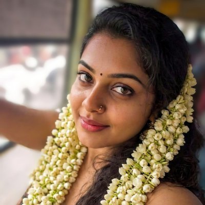 chitraa1997's profile picture. தேவைப்படும் போது தேடப்படுவாய் அது வரை 
அமைதியாய் இரு. No DM, Photo & Number.