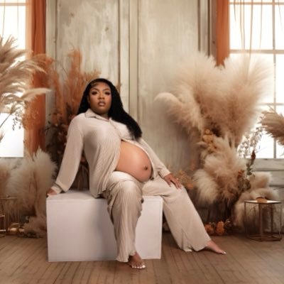 JadasDiaryy's profile picture. God First| Wife•Mom of 2•Faith•Student📓📚•Beauty• A woman evolving• Becoming my best self through God•|