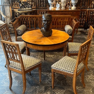 AntiquitatWe's profile picture. Ihr Antiquitätenschatz: Einzigartige Möbel, Porzellan, Schmuck, Uhren & Kunst aus vergangenen Zeiten. Authentisch & voller Geschichte. Kommen Sie vorbei!