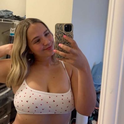 HudsobbvfBetty's profile picture. Becoming wiser with time