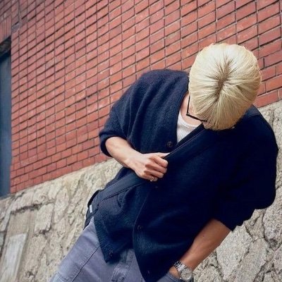 LkaZfsyjVI70964's profile picture. 