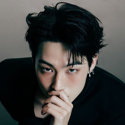 _hourlyjaebeom's profile picture. — hourly doses of lim jaebeom — GOT7’s leader, lyricist, and your fave’s fave.
🕶 serving looks, vocals, and vibes every hour • @jaybnow_hr
