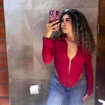 okaynessa's profile picture. I like to dance bad, I drink a lot and I’m also a nail tech