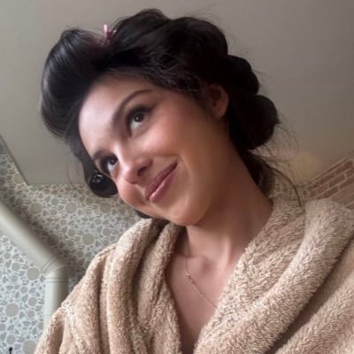 fionappleism's profile picture. storia di chi fugge e di chi resta ͏ ͏ ͏ ͏ ͏ ͏ ͏ ͏ ͏