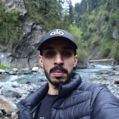 cosmiq55's profile picture. Walking on dead road