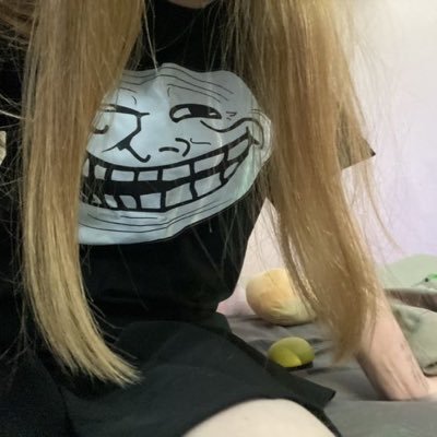 uncendonaly's profile picture. cry