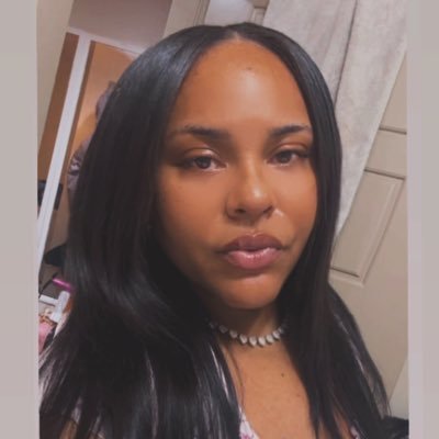 Yasmeannn22's profile picture. 