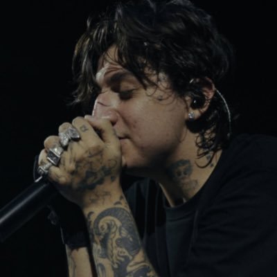 VITECAL's profile picture. ♈︎ 24; underseat & company — „i’m not great at advice, can i interest you in sarcastic comment?”