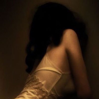 poetryontree's profile picture. 𝑁𝑜𝑡ℎ𝑖𝑛𝑔 𝑡ℎ𝑖𝑐𝑘𝑒𝑟 𝑡ℎ𝑎𝑛 𝑎 𝑘𝑛𝑖𝑓𝑒’𝑠 𝑏𝑙𝑎𝑑𝑒 𝑠𝑒𝑝𝑎𝑟𝑎𝑡𝑒𝑠 ℎ𝑎𝑝𝑝𝑖𝑛𝑒𝑠𝑠 𝑓𝑟𝑜𝑚 𝑚𝑒𝑙𝑎𝑛𝑐ℎ𝑜𝑙𝑦．  𝑉𝑖𝑟𝑔𝑖𝑛𝑖𝑎 𝑊𝑜𝑜𝑙𝑓