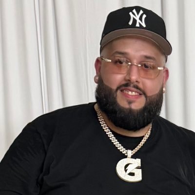 LegendarySwagTv's profile picture. Content Creator 🌭Foodie 🎮 Sneaker Plug 👟 🔌