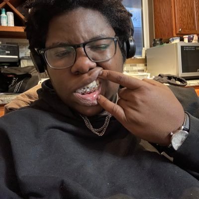 Victoriouss_s's profile picture. not a real person, gayer than a happy mf