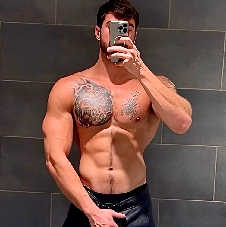 James_Knoxxx's profile picture. I’m here because I caught my one buddy fucking my other buddy. And now I make content. 💪🏼🍆