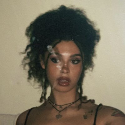 lilbabyxeno's profile picture. 25 | i love horror films ☆