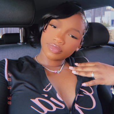 thereallsymone's profile picture. Just for fun 🫦