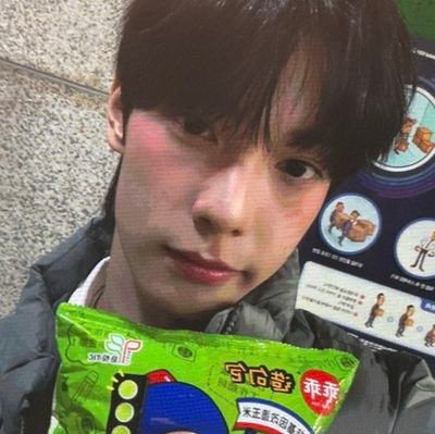 mobi0102's profile picture. 𝜗 崔立于 𝜚