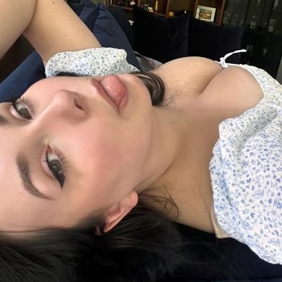 miniloo42121834's profile picture. 